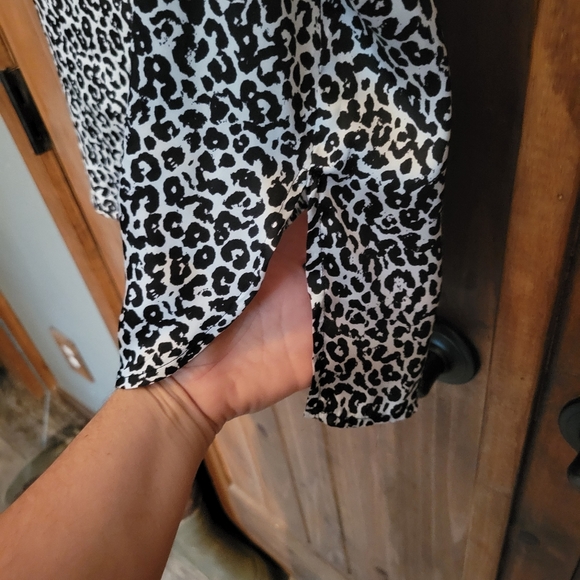 Forever 21 button up Silky top - Picture 3 of 4